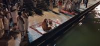 HH Swamiji performs Ganga Arati at Raja Ghat (26.03.2025)